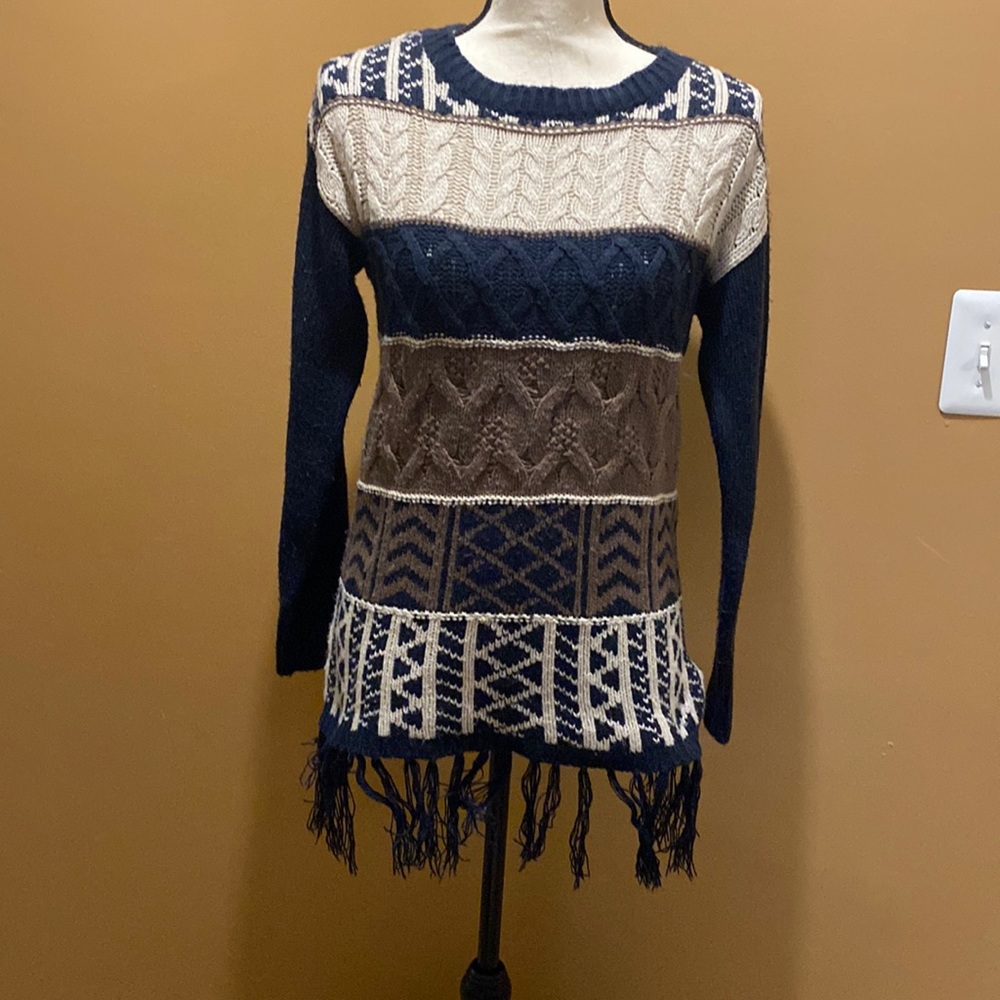 Romeo & Juliet acrylic crochet knit long sleeve sweater with fringe bottom sz S
